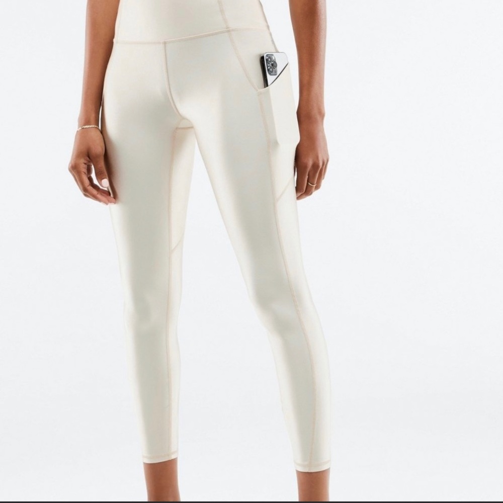 Fabletics Oasis Shine High-Waisted Pocket 7/8